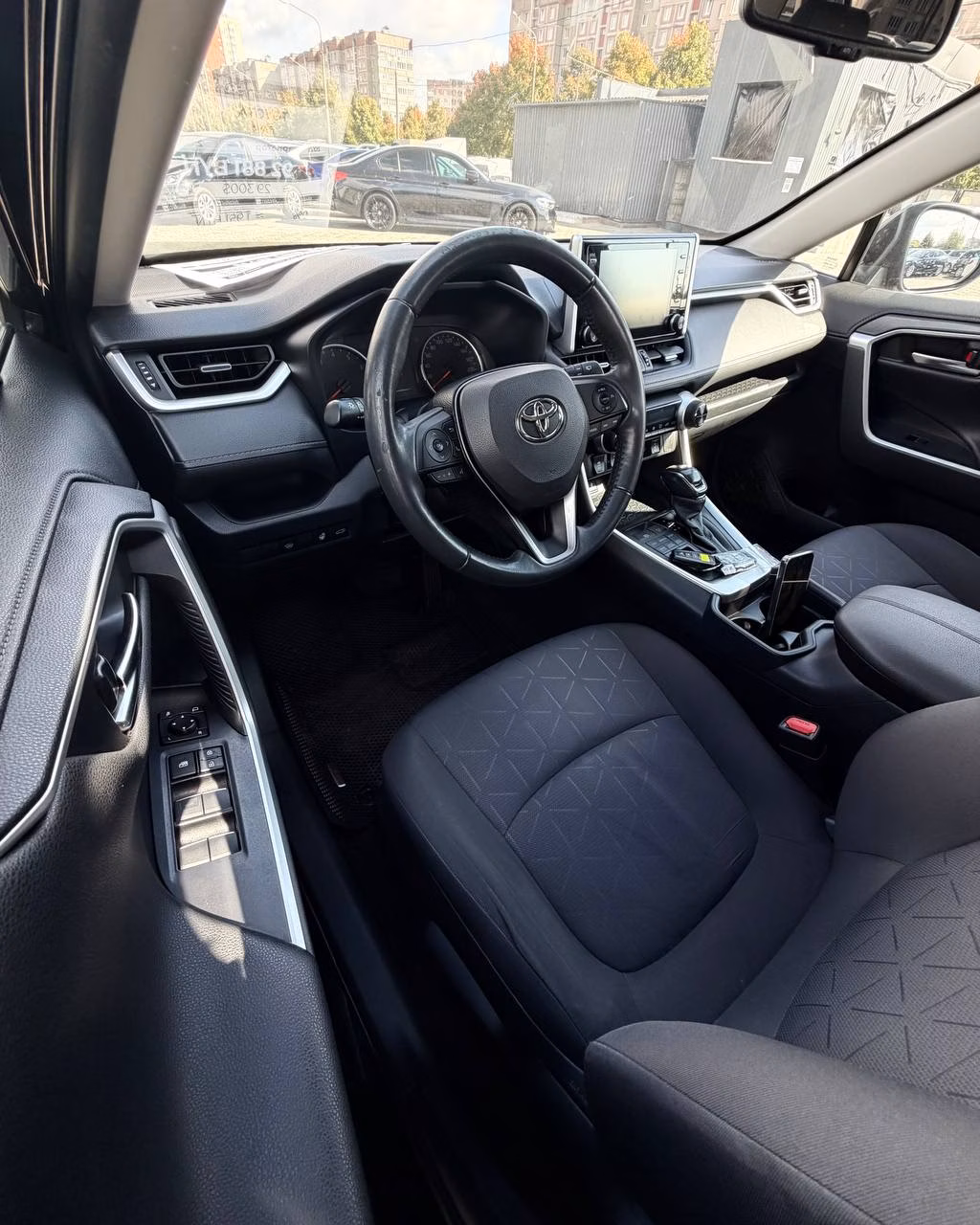Toyota RAV4 фото 8