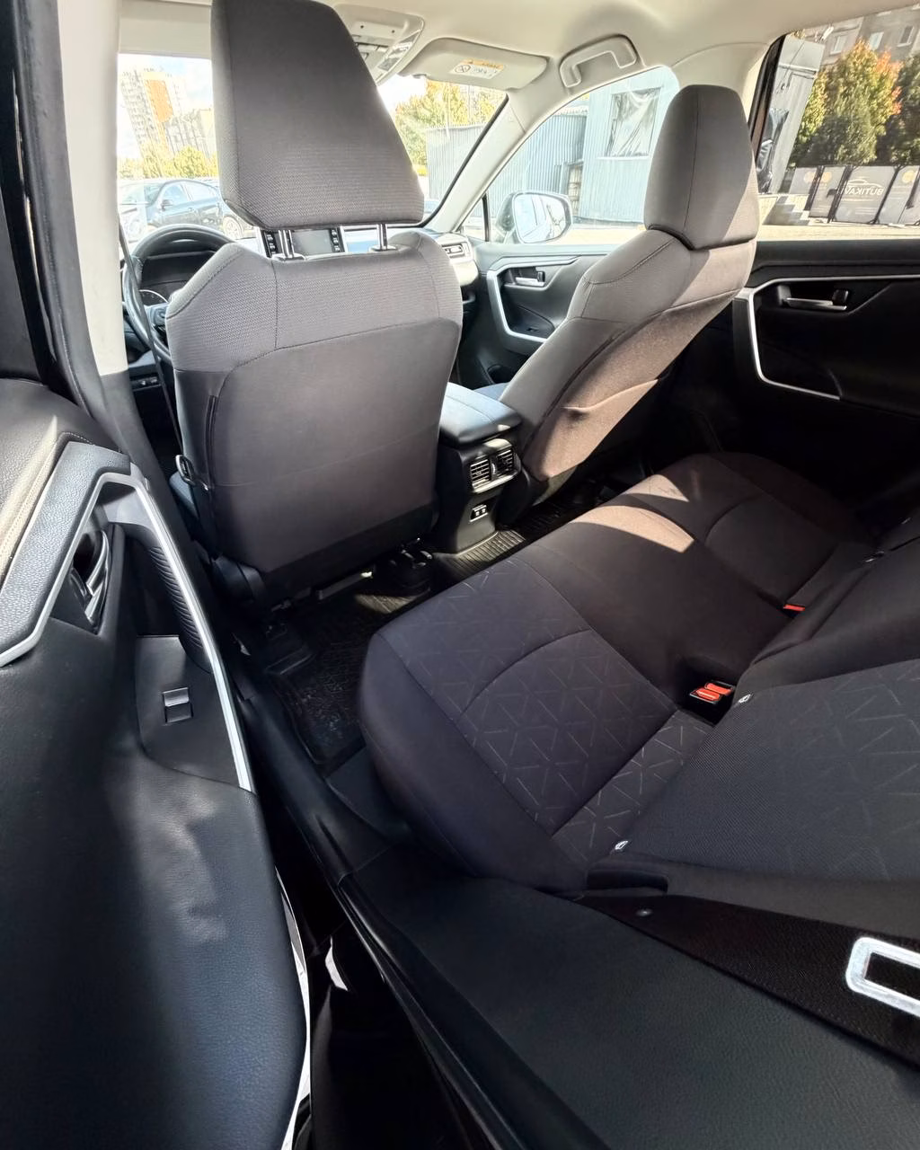 Toyota RAV4 фото 9