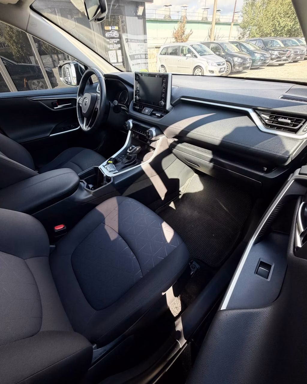 Toyota RAV4 фото 10
