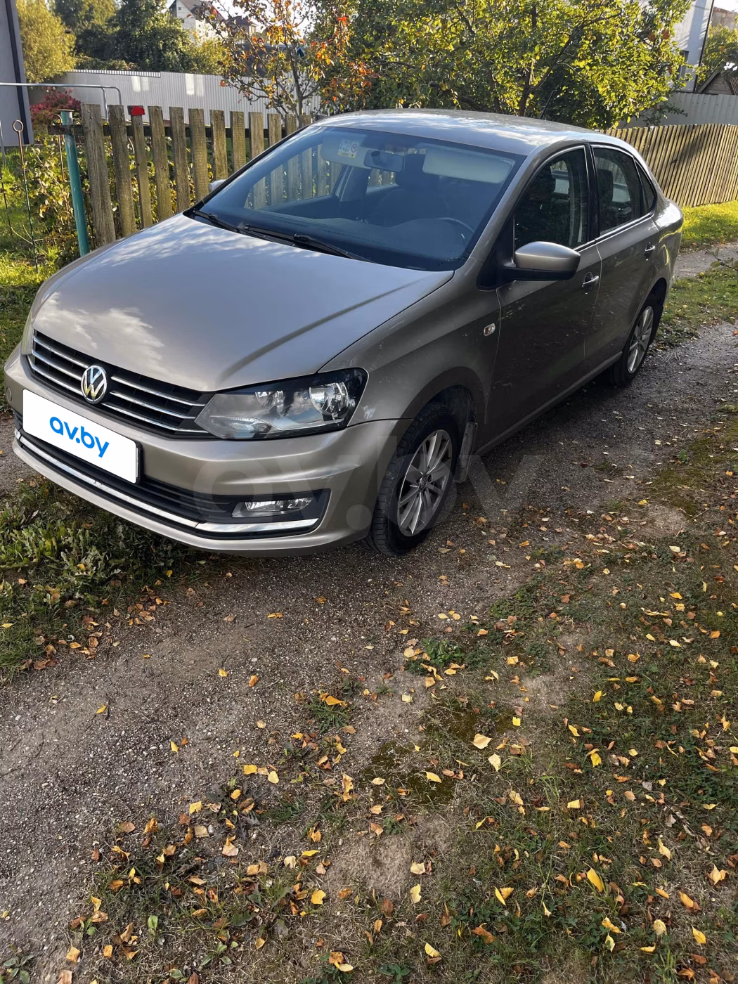 Volkswagen Polo Sedan фото 2