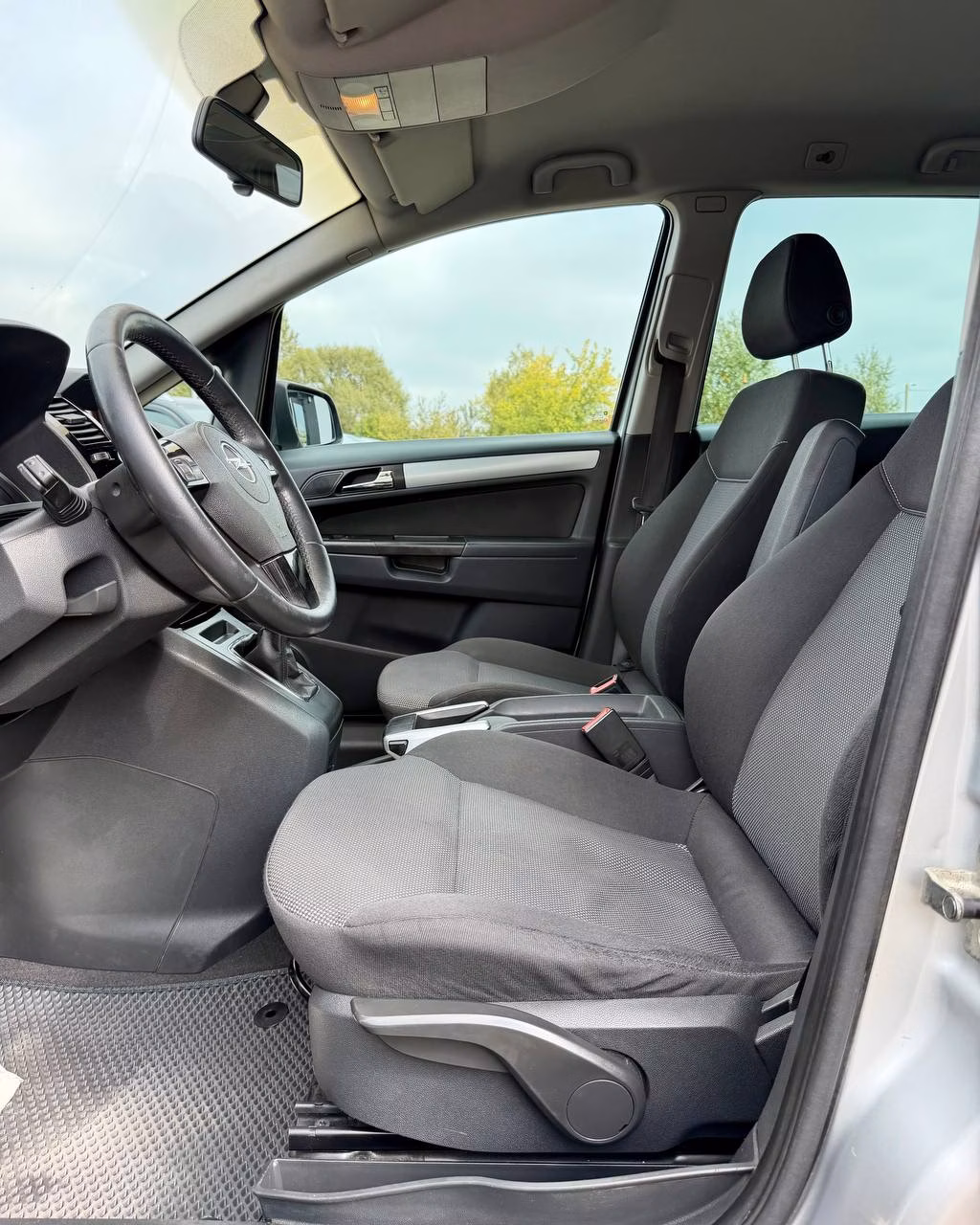 Opel Zafira фото 10