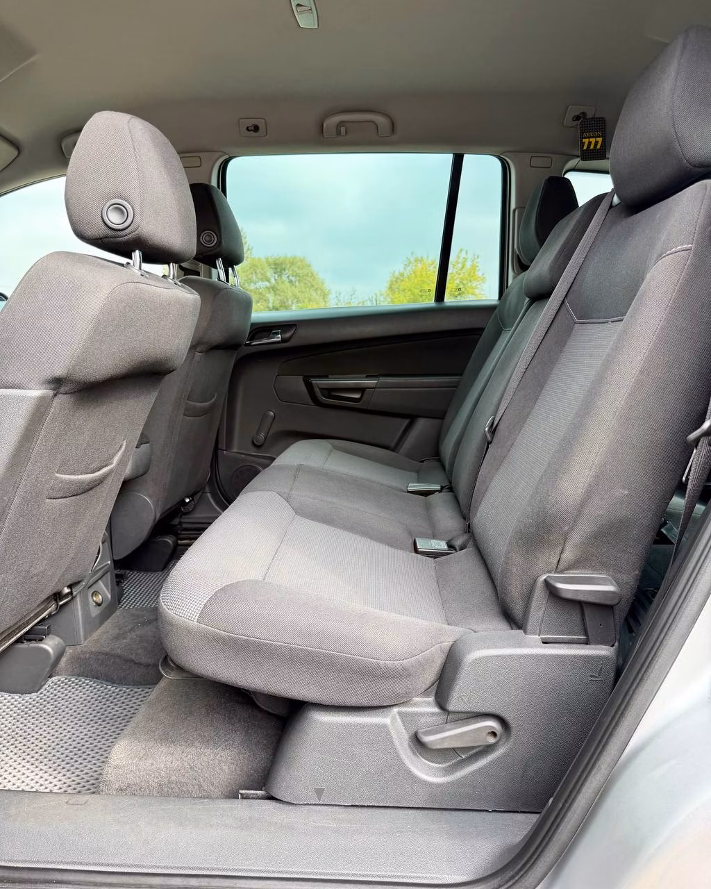 Opel Zafira фото 12