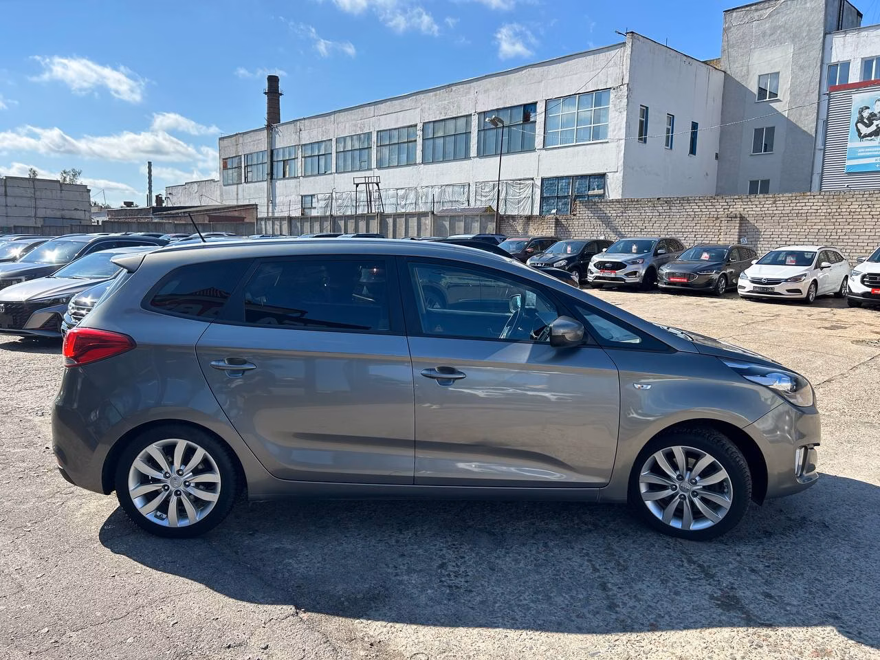 Kia Carens фото 4