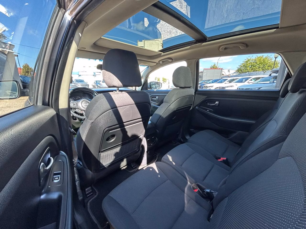 Kia Carens фото 11