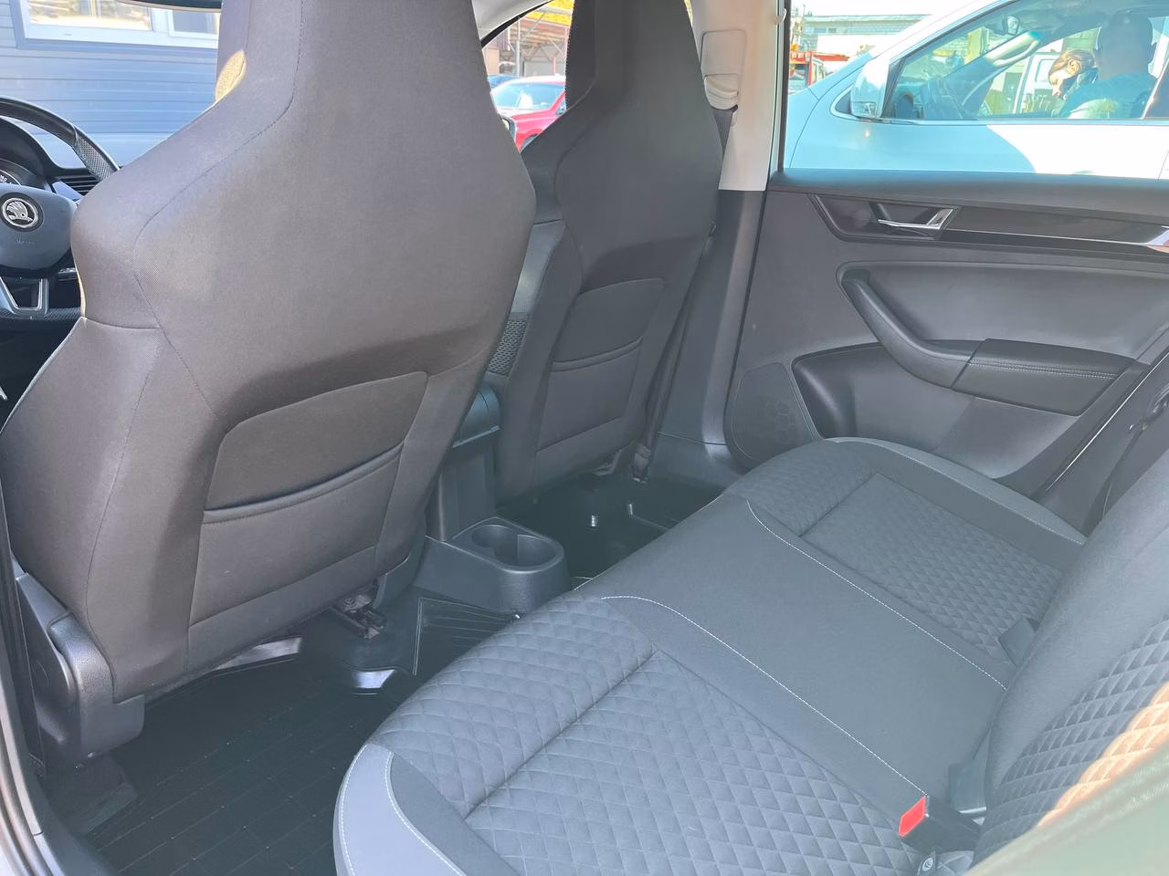Skoda Rapid фото 12