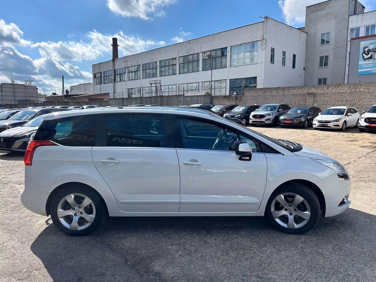 Peugeot 5008 фото 4