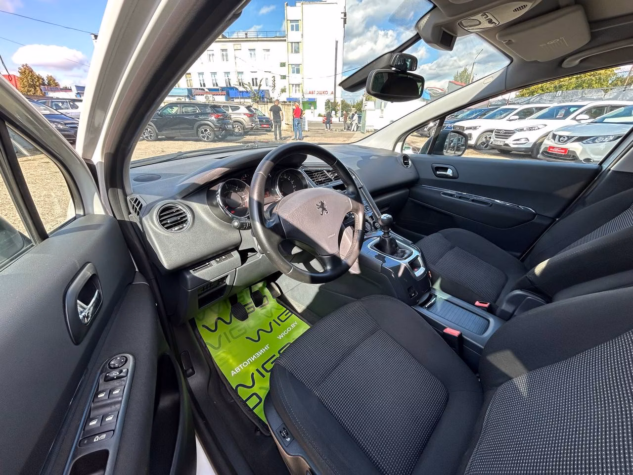 Peugeot 5008 фото 9
