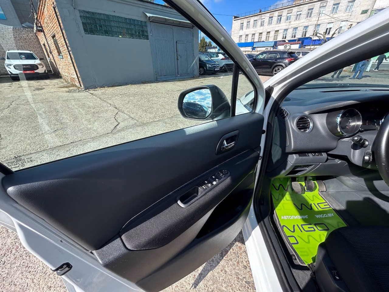 Peugeot 5008 фото 10