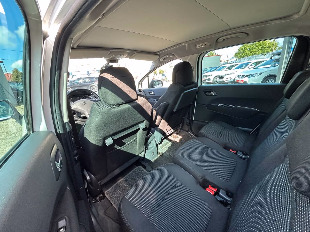 Peugeot 5008 фото 11