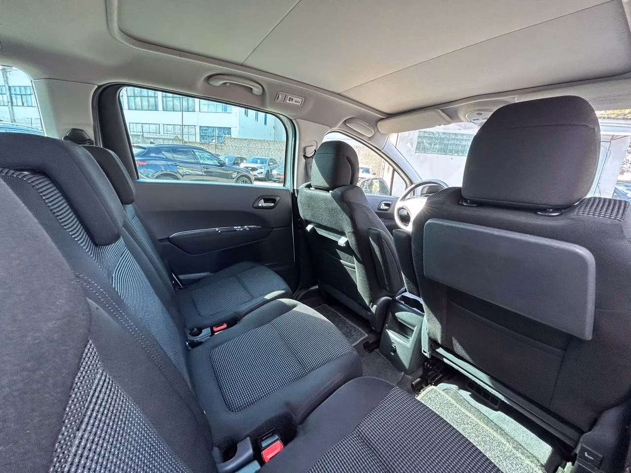Peugeot 5008 фото 14