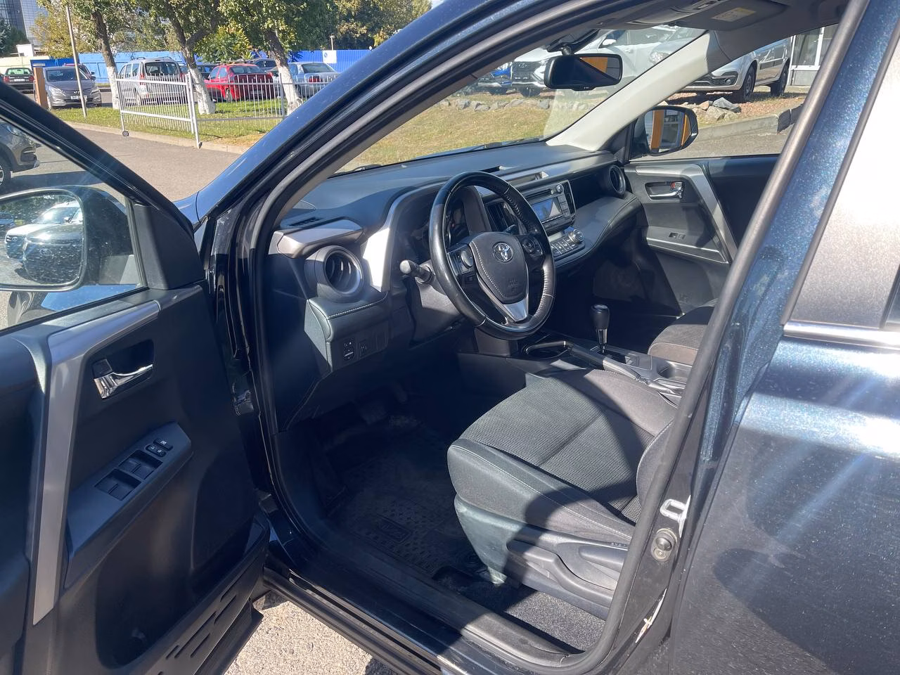 Toyota RAV4 фото 9