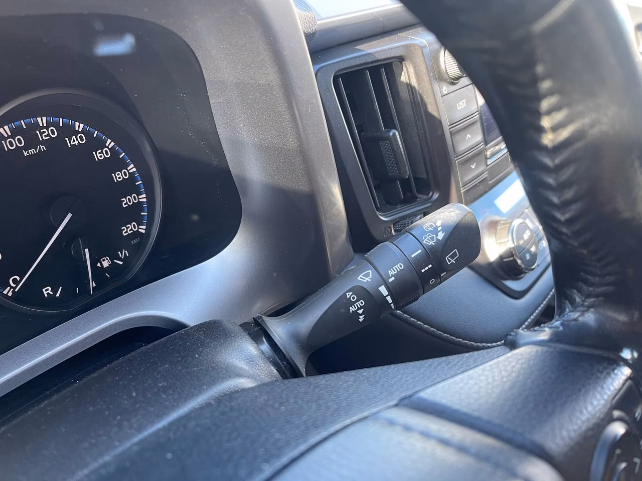 Toyota RAV4 фото 11