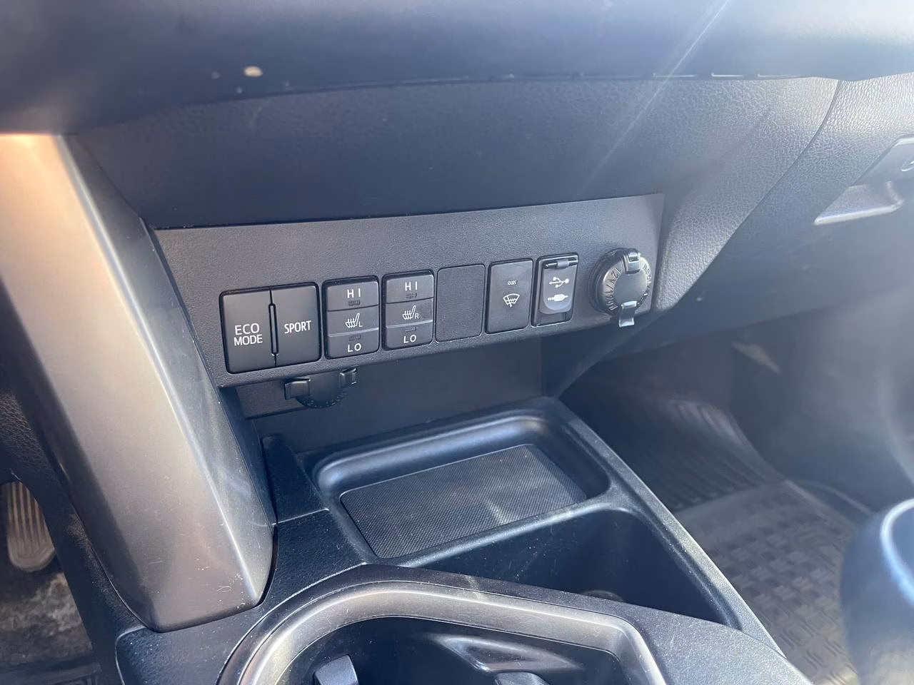 Toyota RAV4 фото 16
