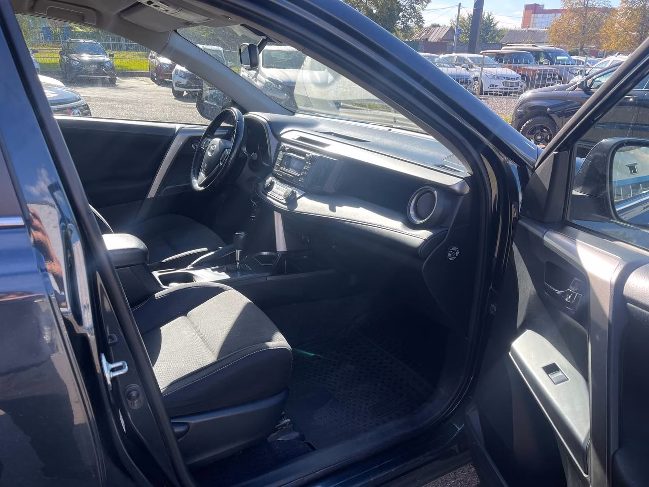 Toyota RAV4 фото 18