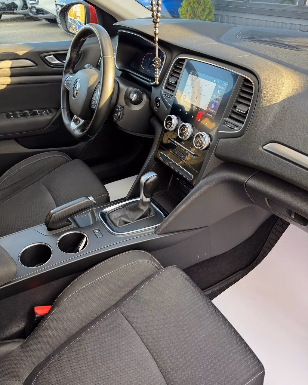 Renault Megane фото 8