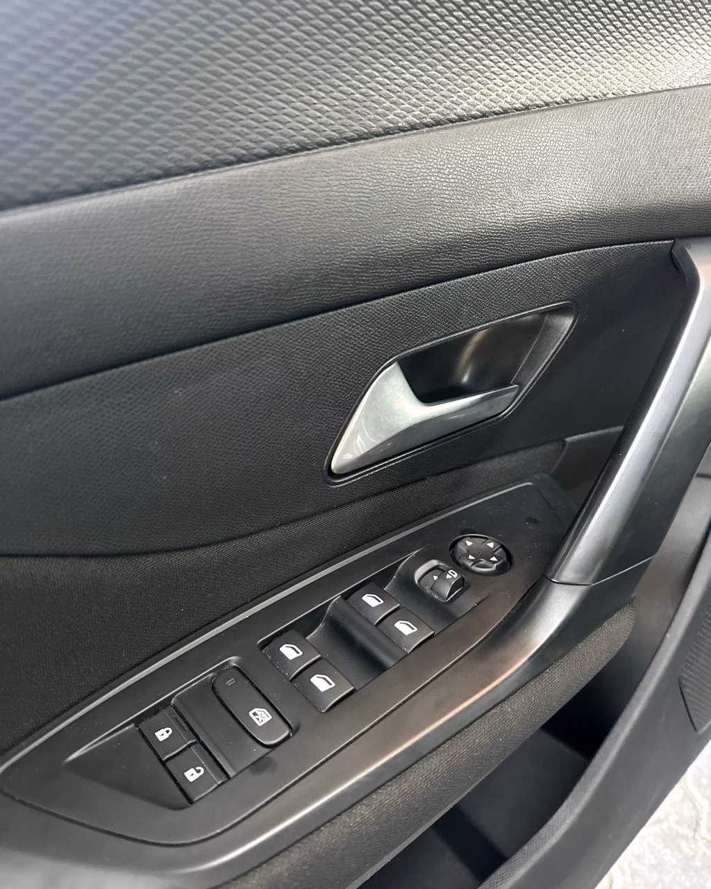 Peugeot 308 фото 7