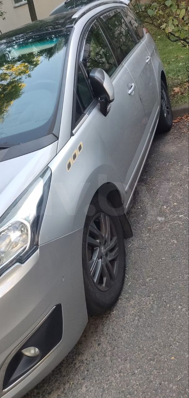 Peugeot 5008 фото 5