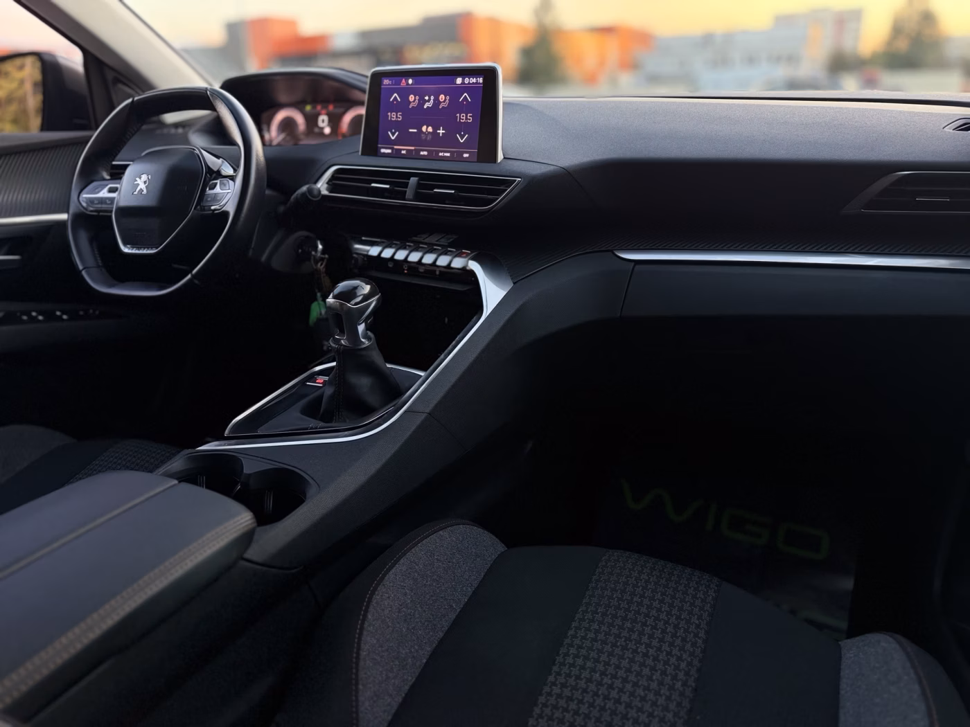 Peugeot 5008 фото 16