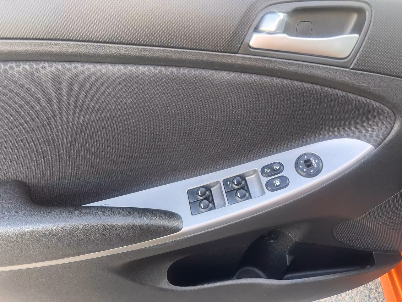 Hyundai Accent фото 10