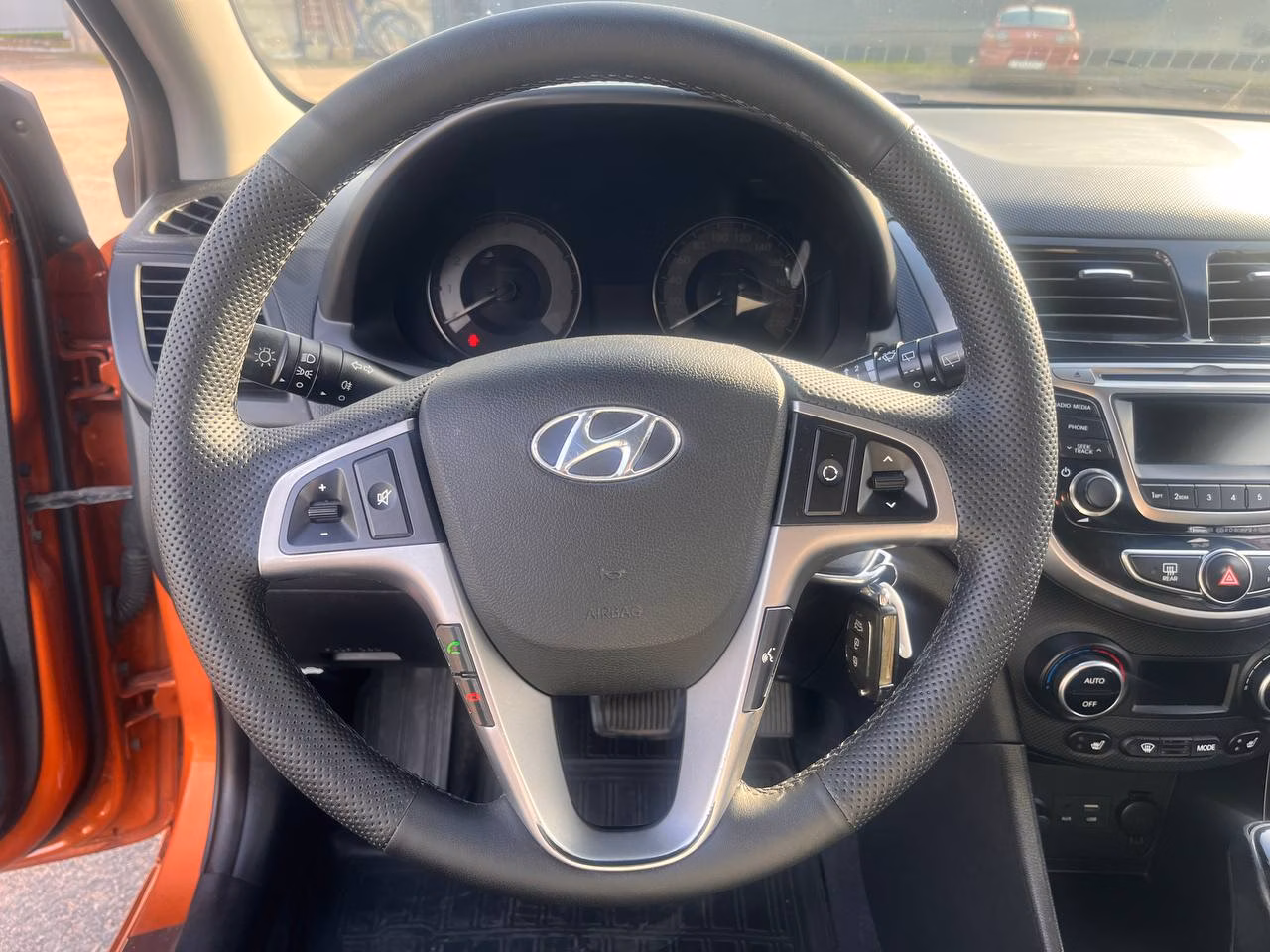 Hyundai Accent фото 13