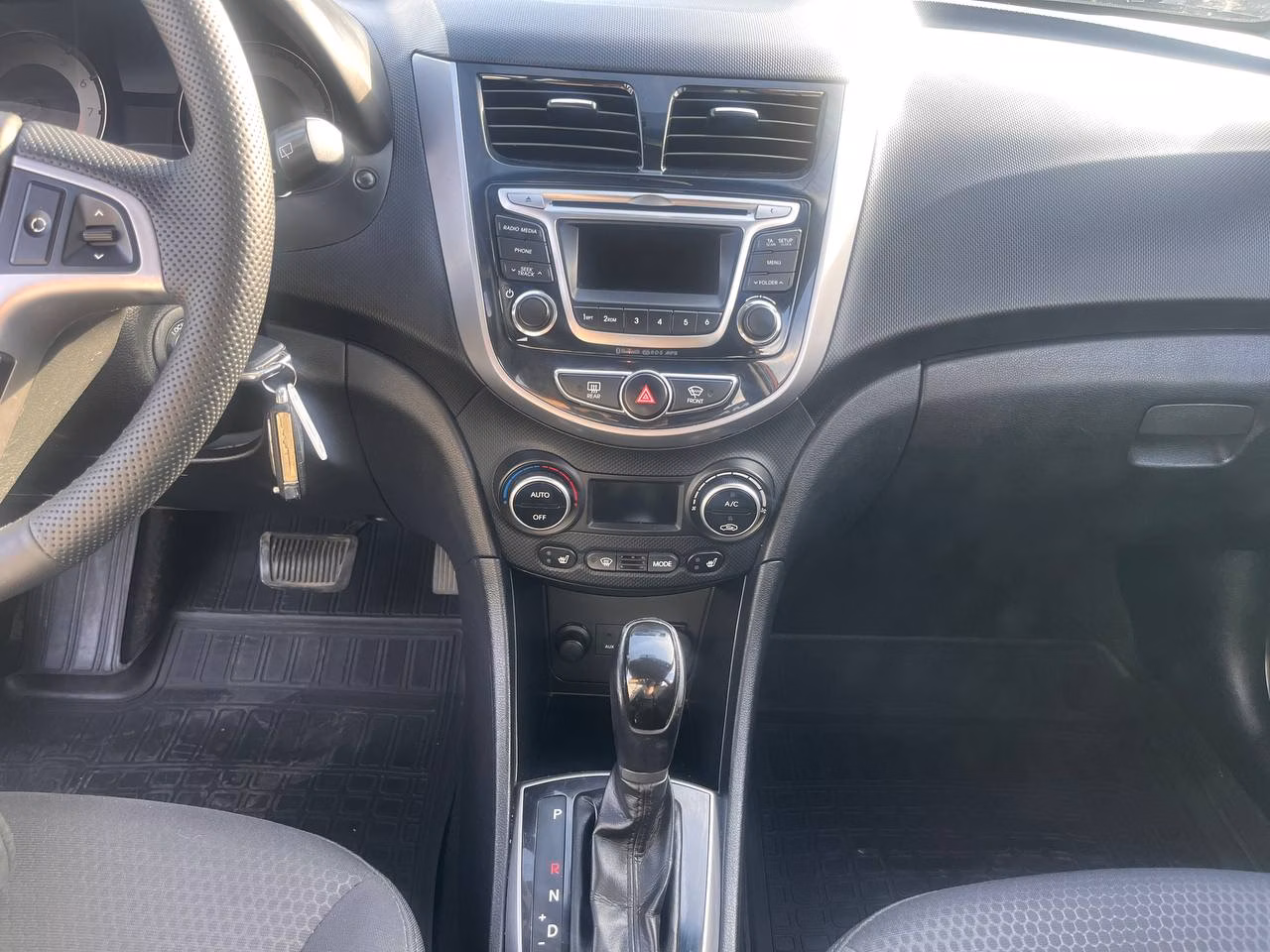 Hyundai Accent фото 14