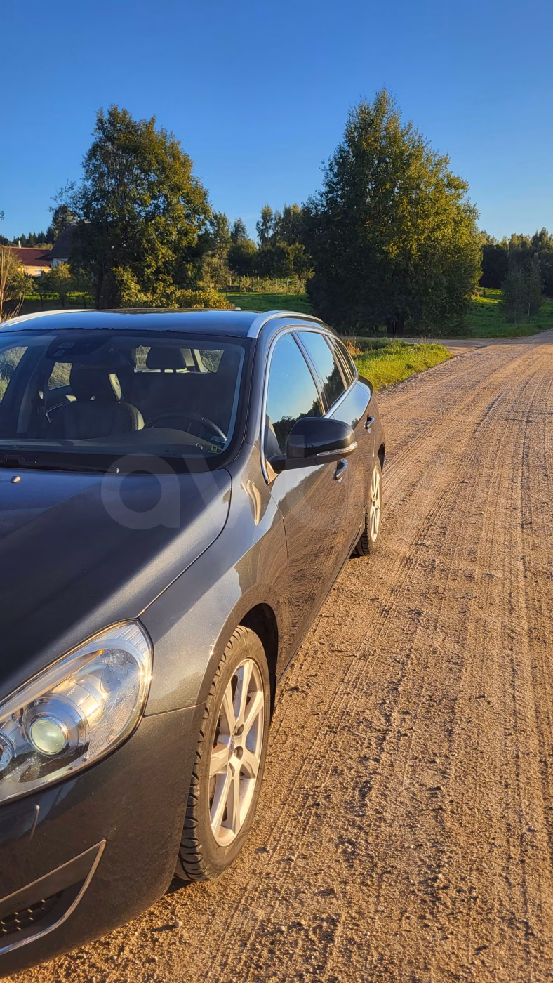 Volvo V60 фото 4