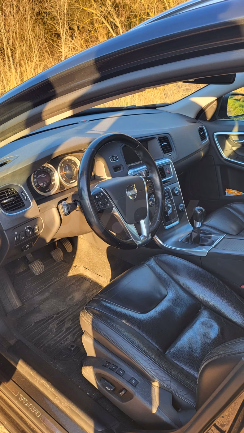 Volvo V60 фото 6