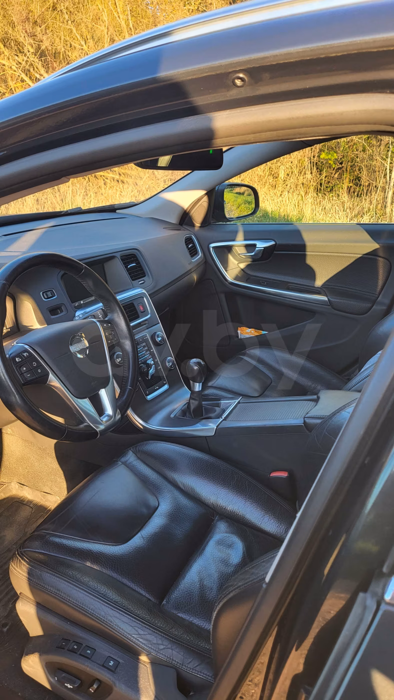 Volvo V60 фото 10