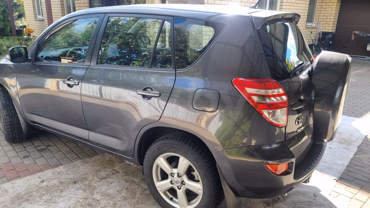 Toyota RAV4 фото 3