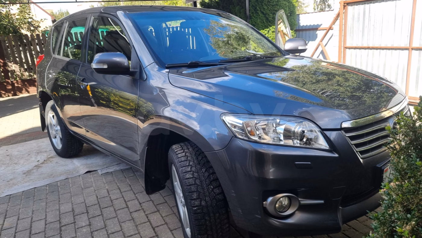 Toyota RAV4 фото 5