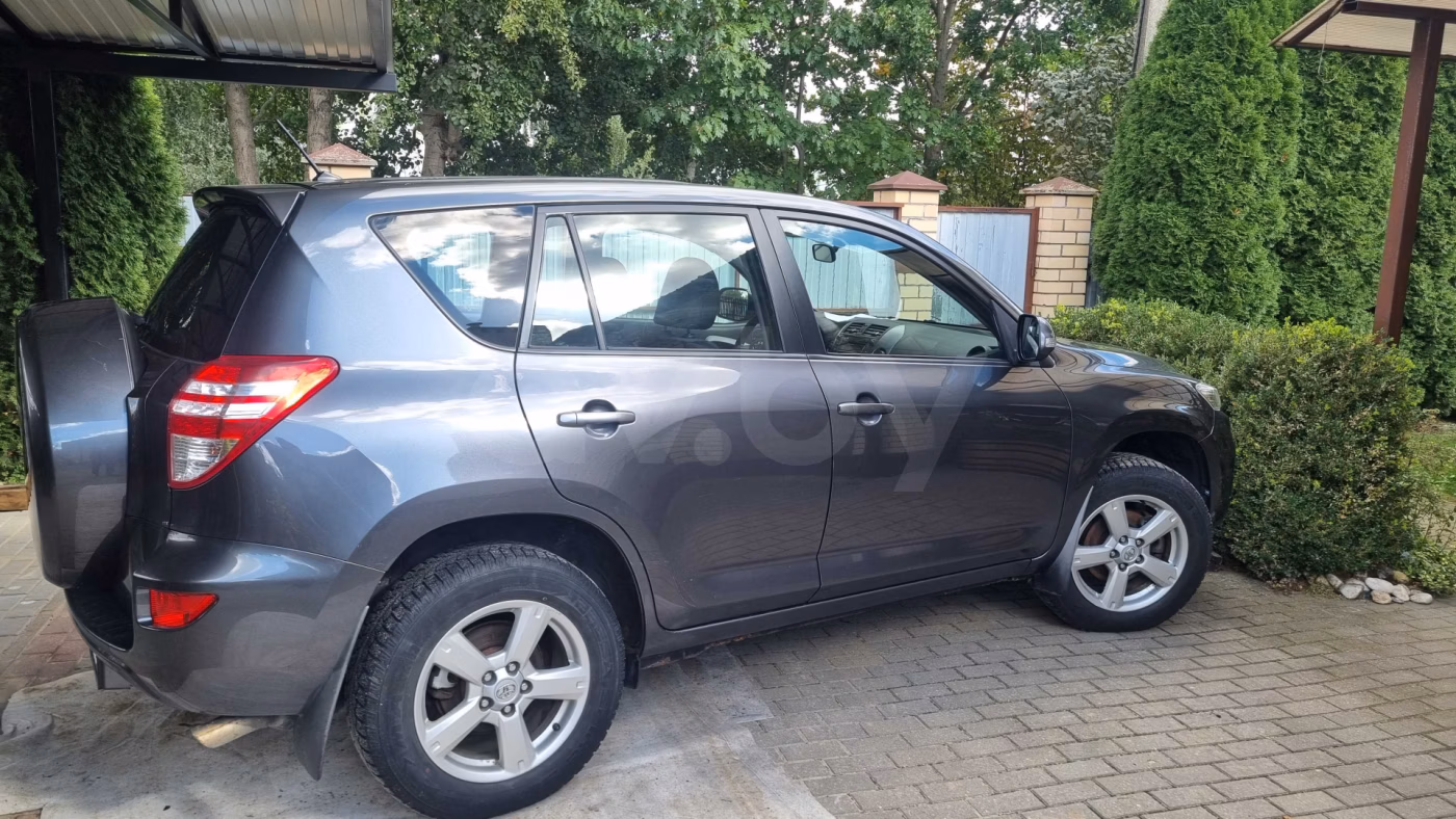 Toyota RAV4 фото 6