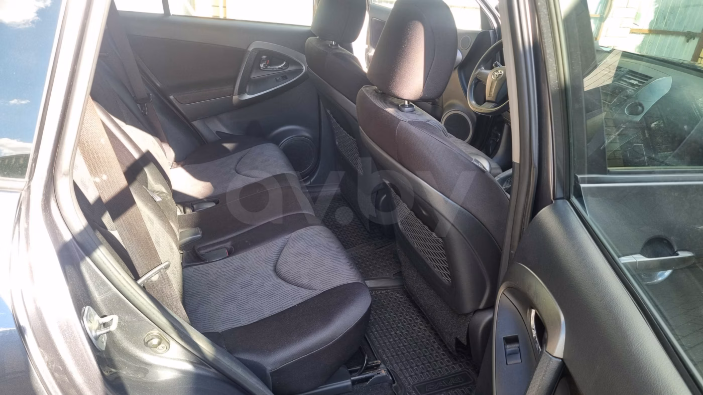 Toyota RAV4 фото 9