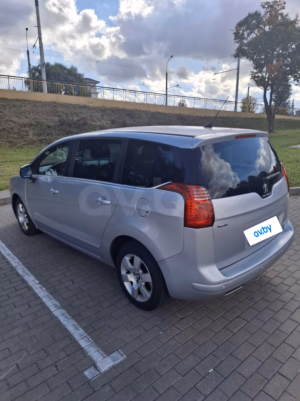 Peugeot 5008 фото 3