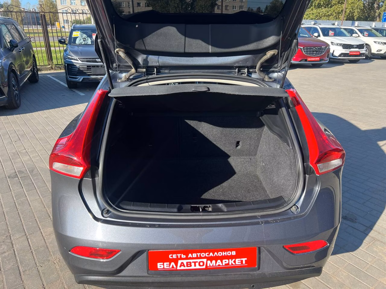Volvo V40 фото 8