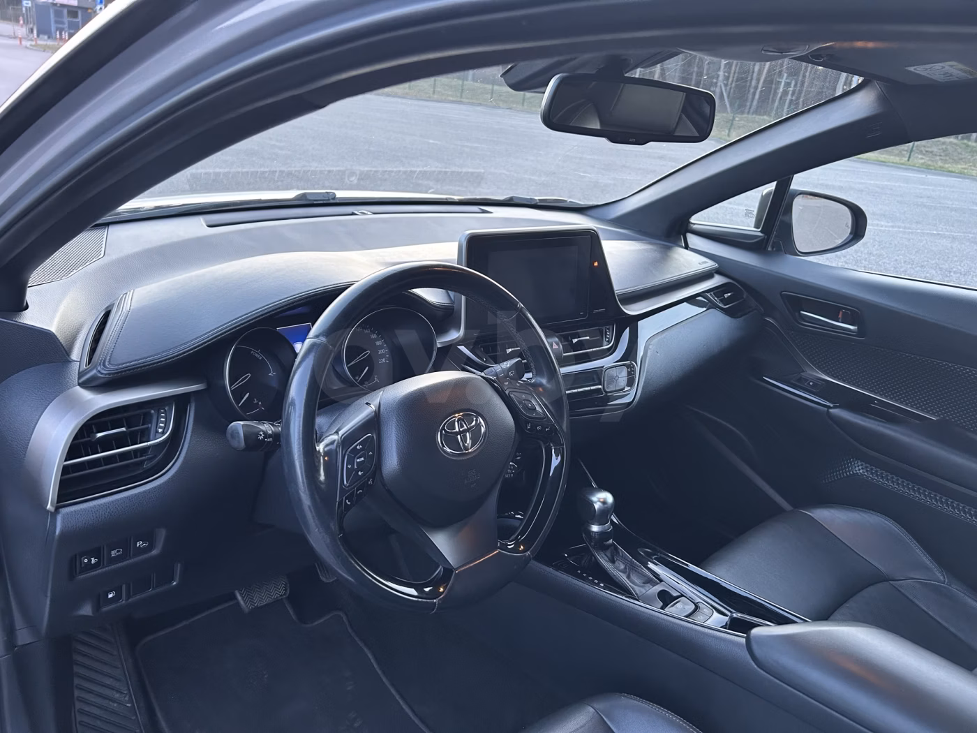 Toyota C-HR фото 6