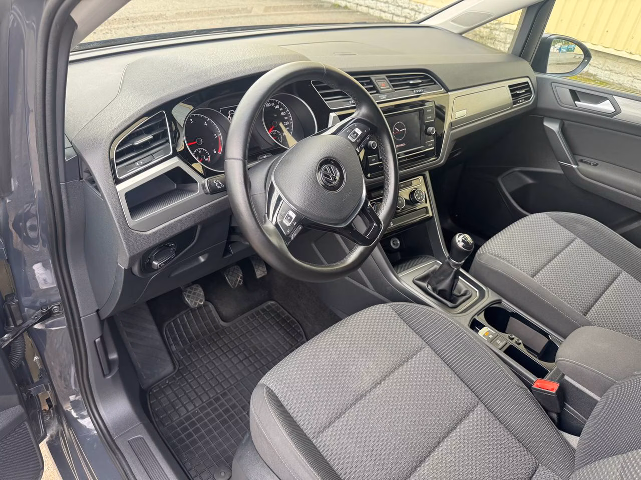 Volkswagen Touran фото 15