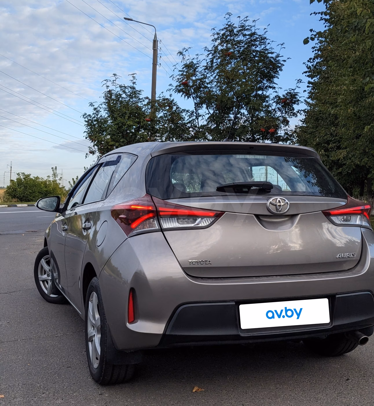 Toyota Auris фото 5