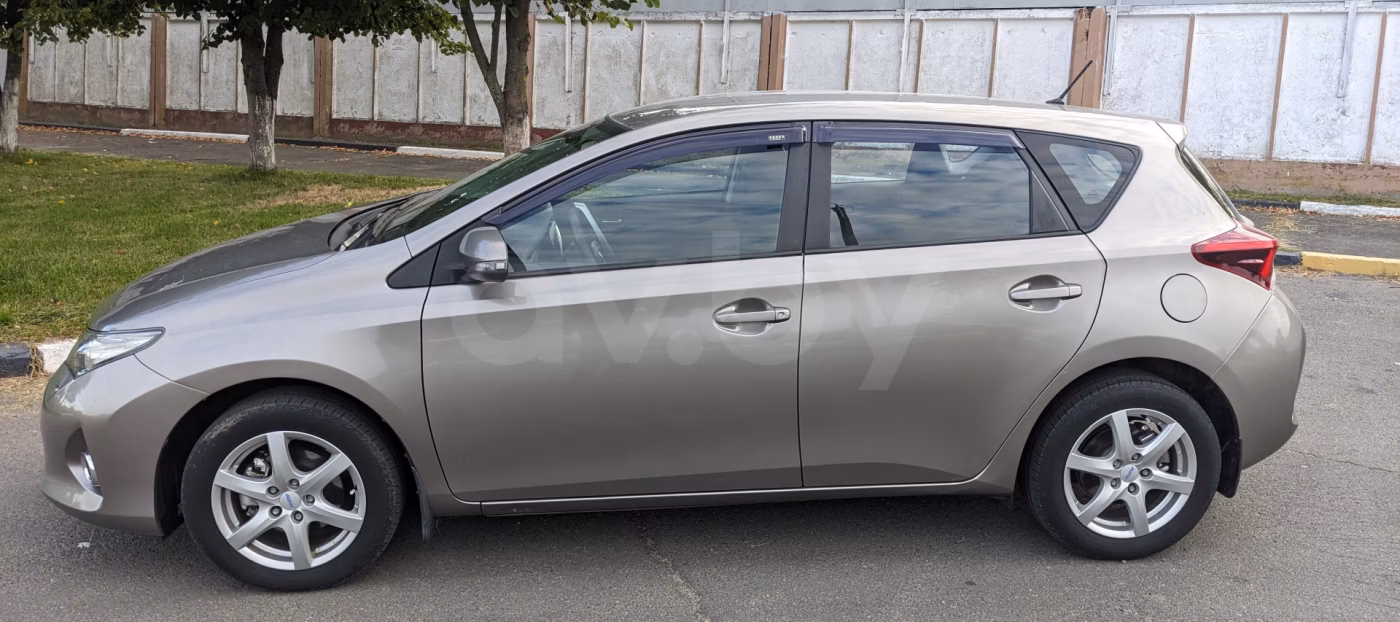 Toyota Auris фото 8