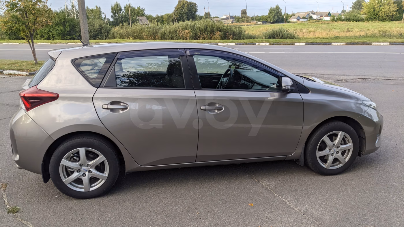 Toyota Auris фото 9