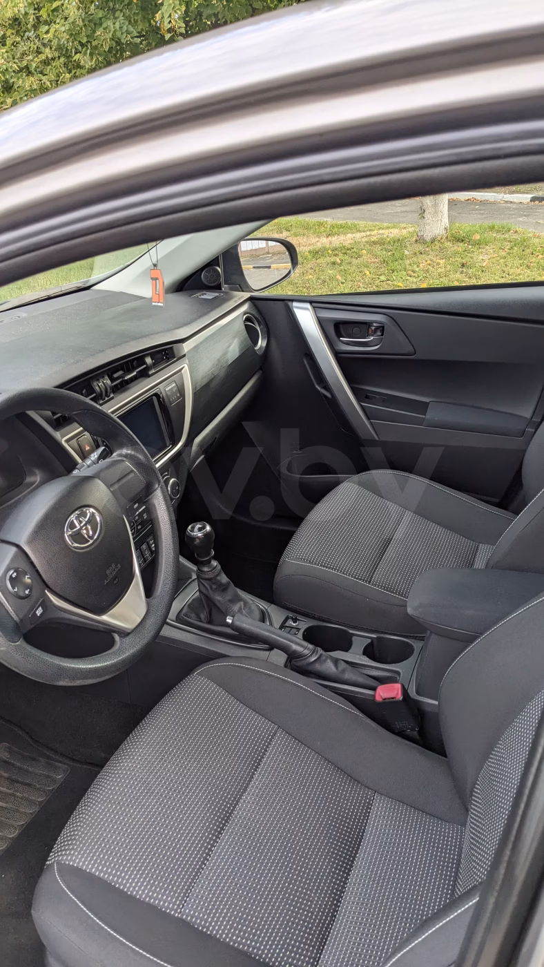 Toyota Auris фото 11