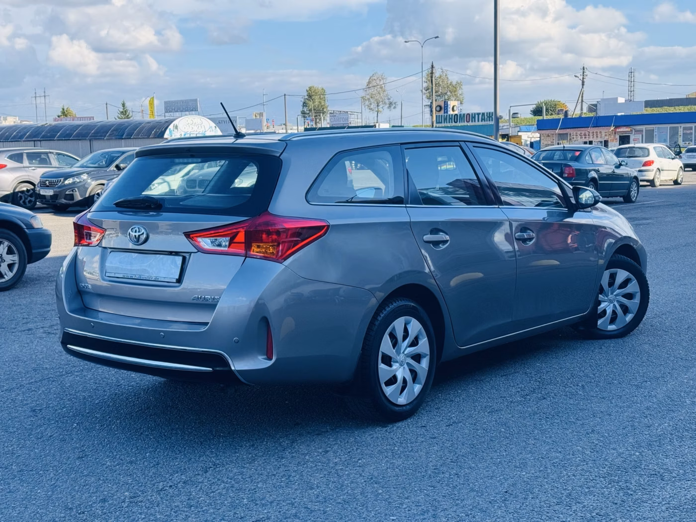 Toyota Auris фото 2