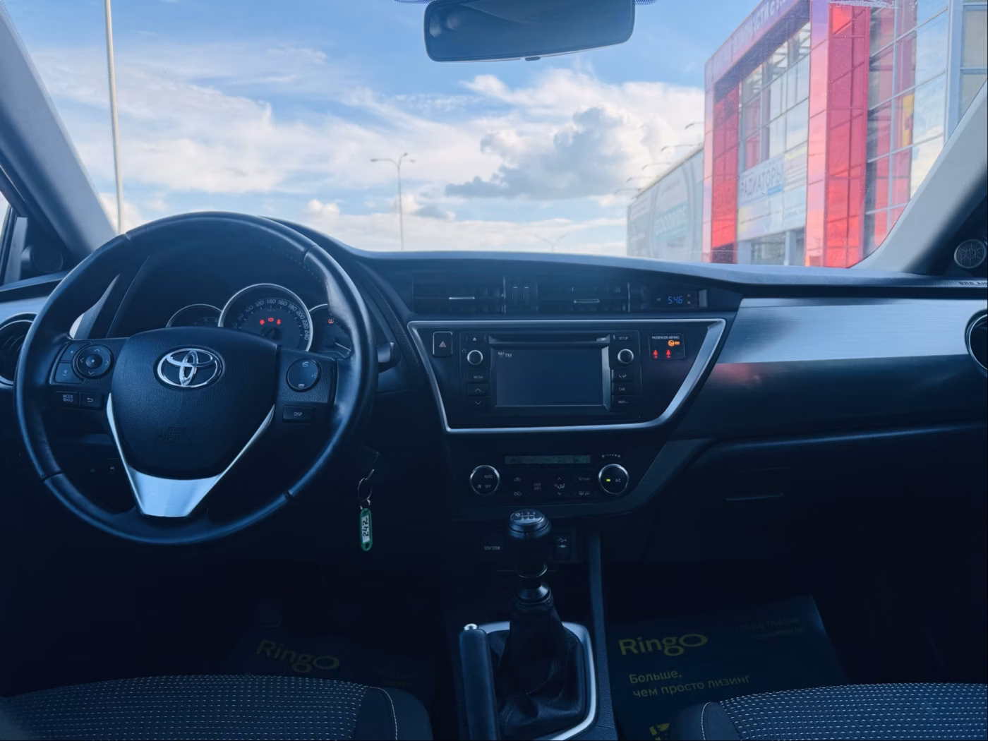 Toyota Auris фото 8