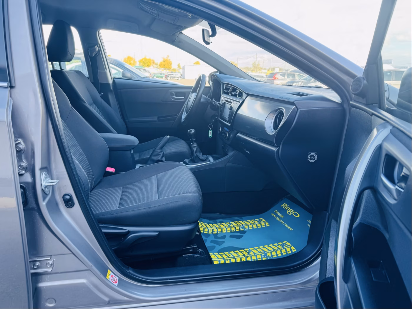 Toyota Auris фото 9