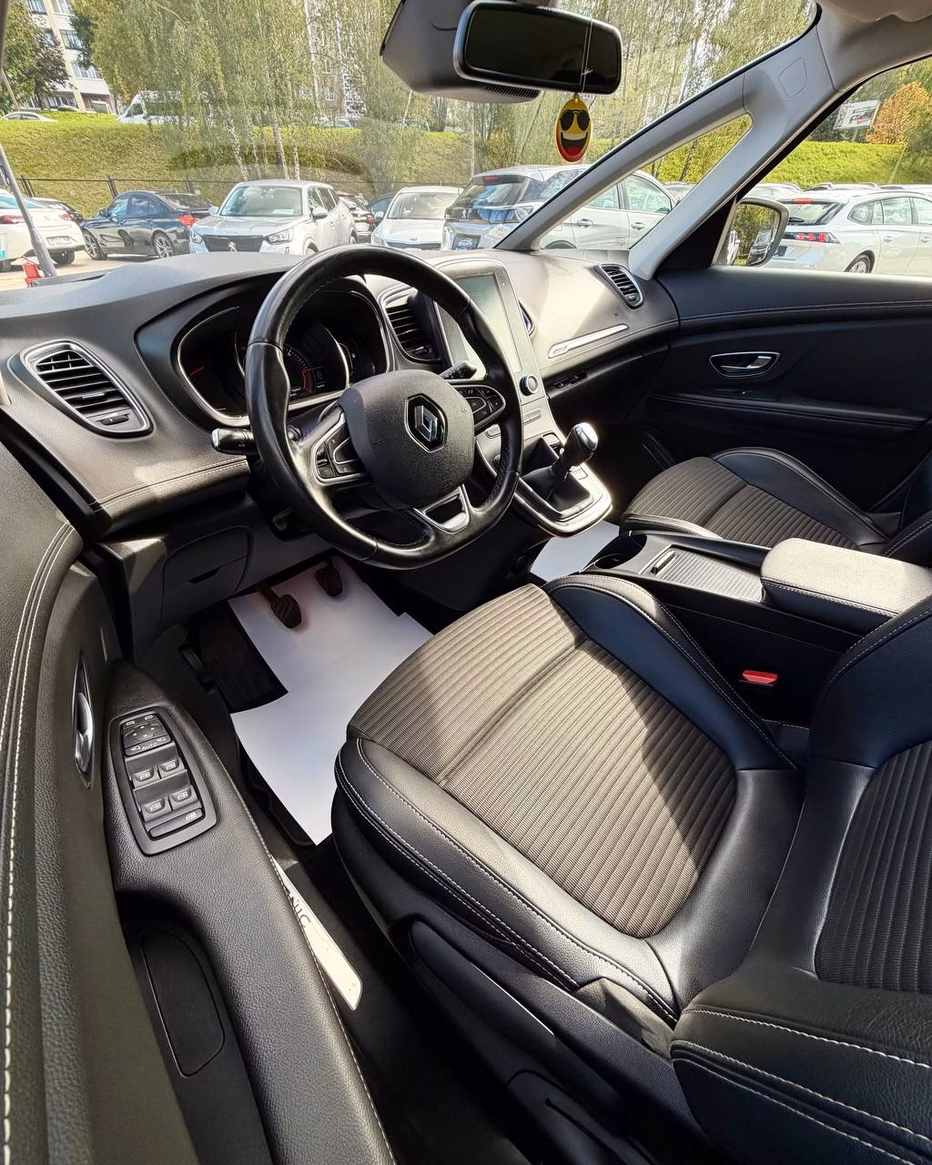 Renault Scenic фото 12