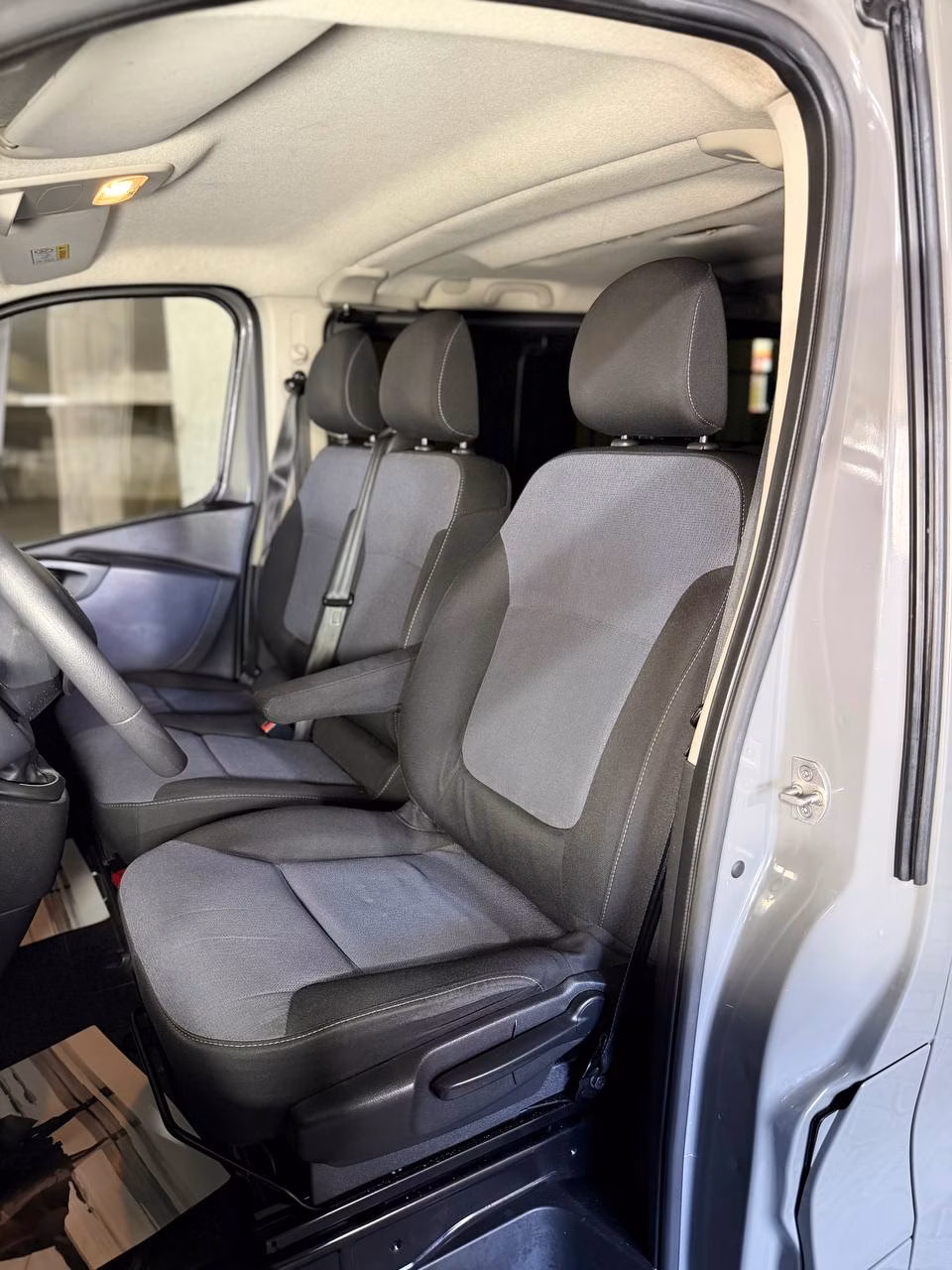Opel Vivaro фото 12