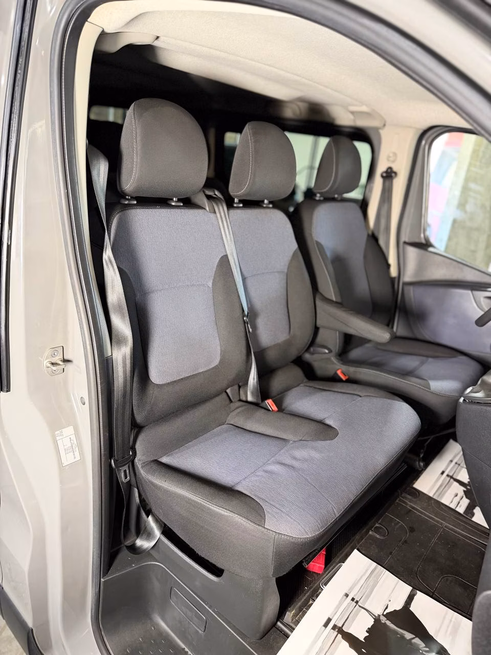 Opel Vivaro фото 13