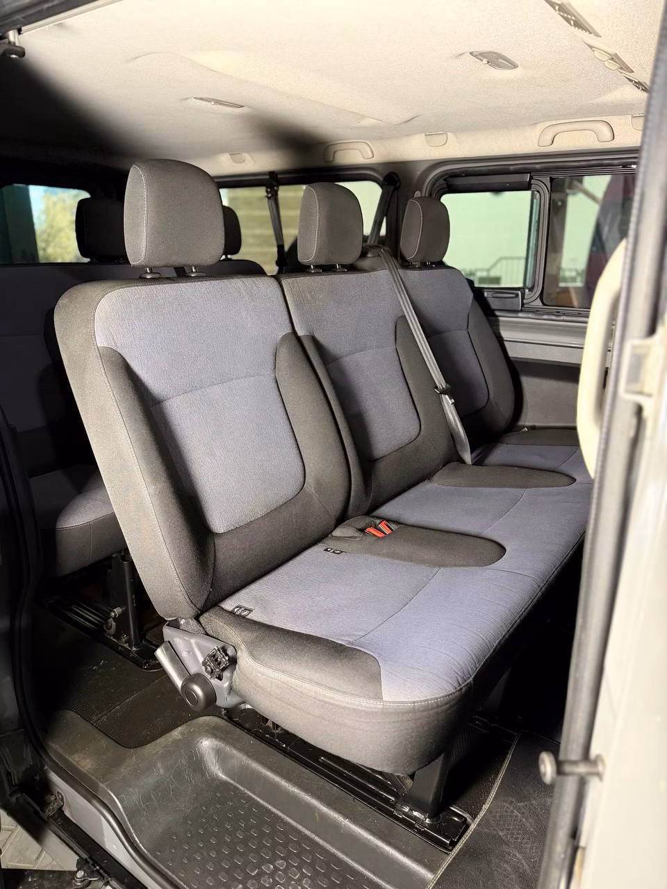 Opel Vivaro фото 14