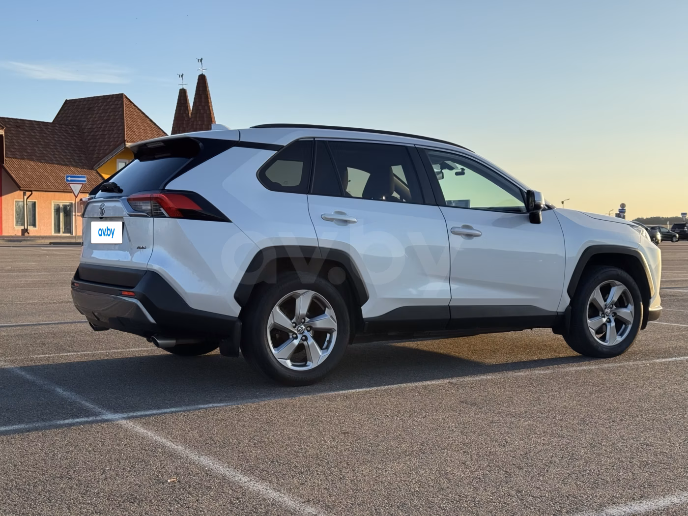 Toyota RAV4 фото 2