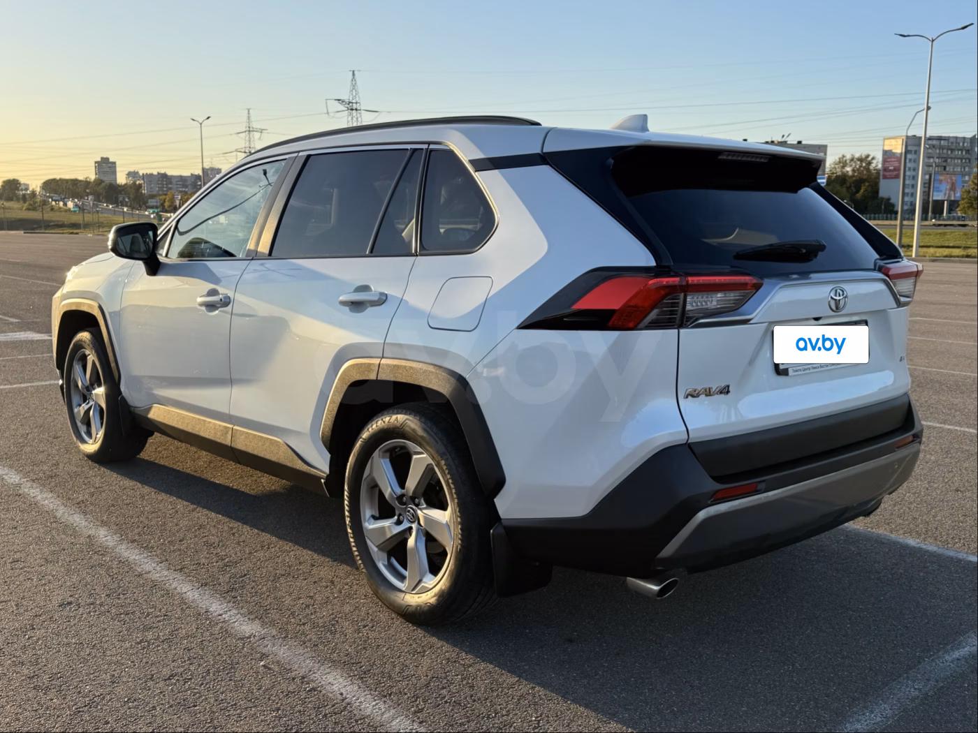 Toyota RAV4 фото 4