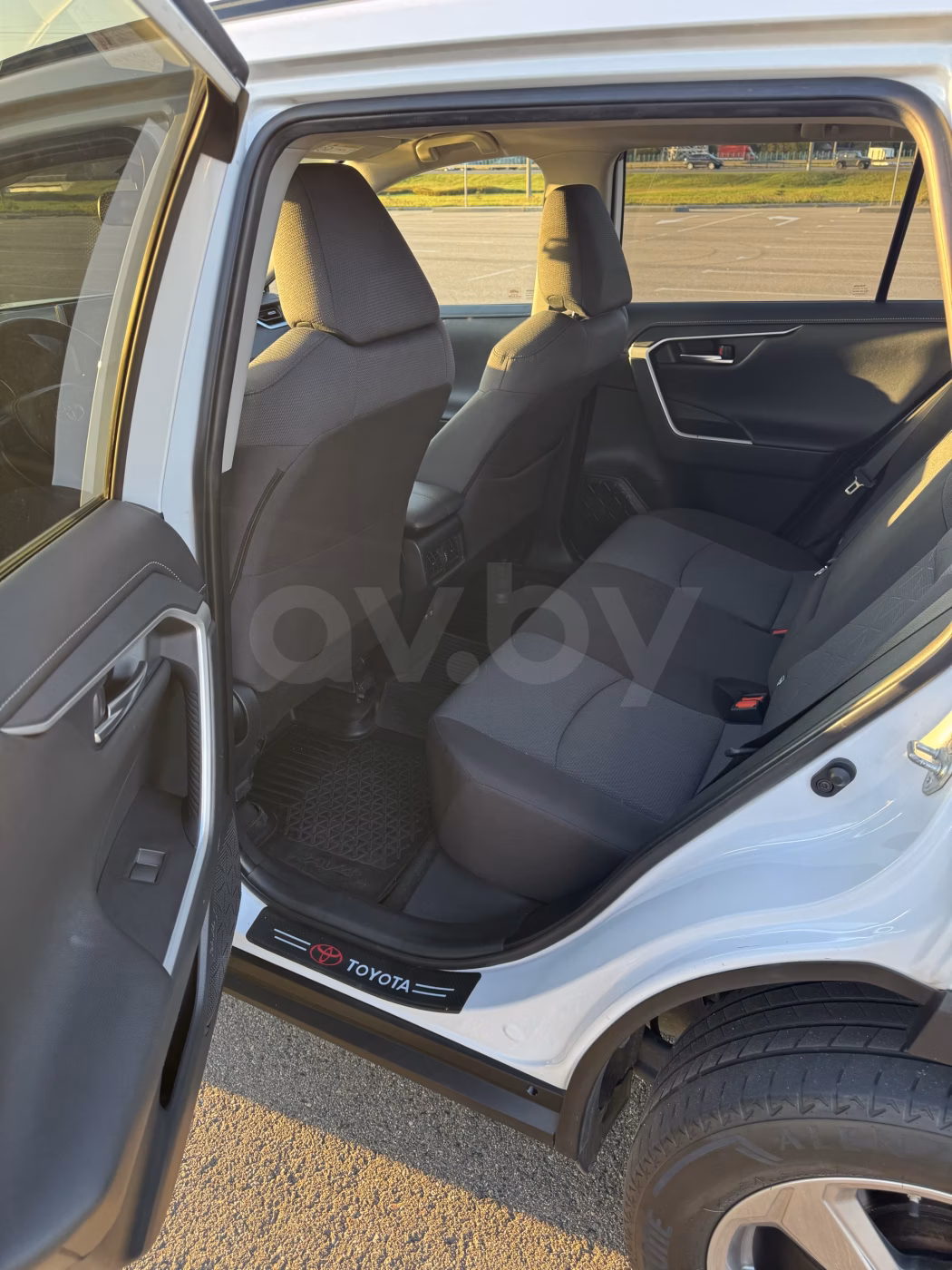 Toyota RAV4 фото 8